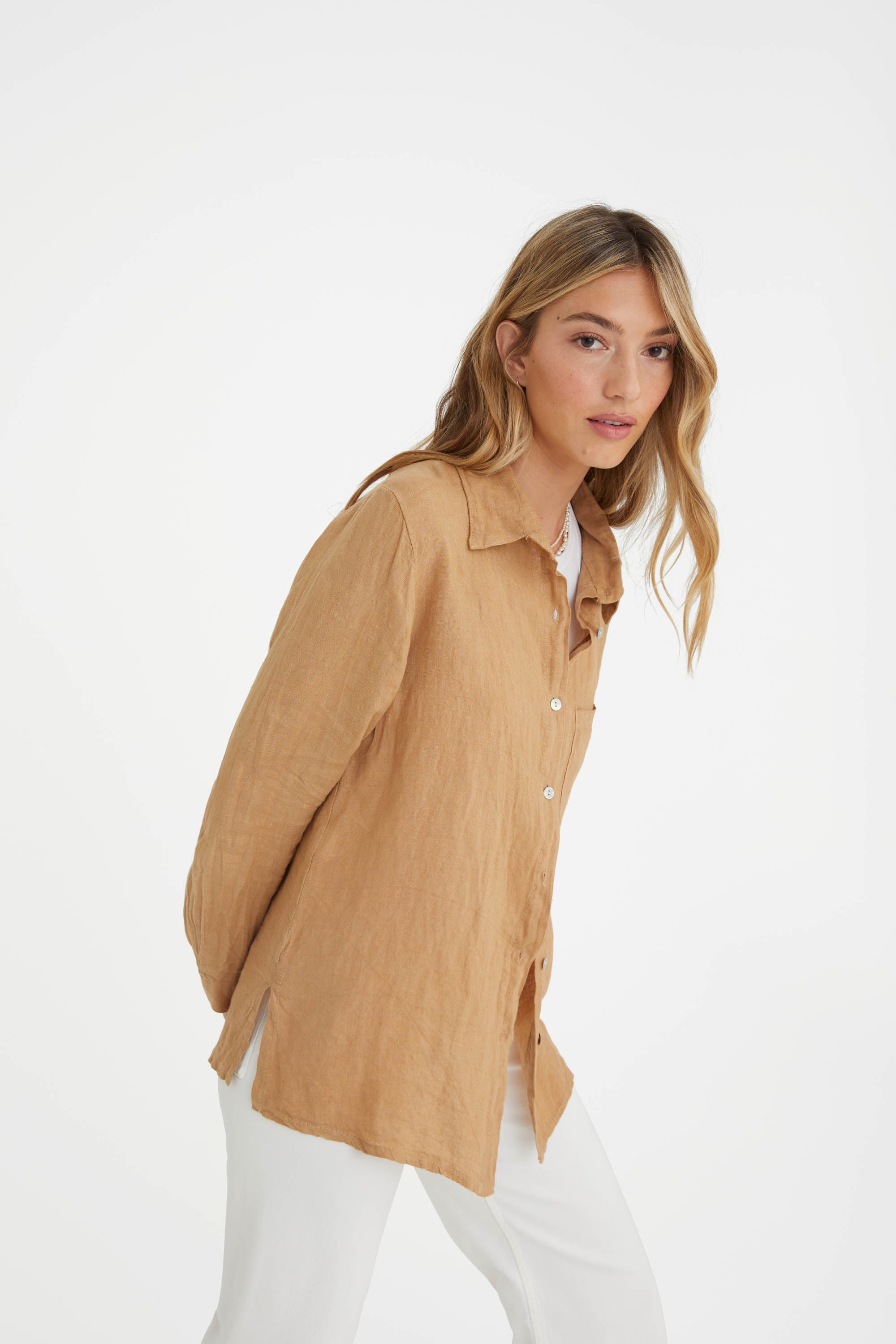 The Playa Linen Shirt in Camello