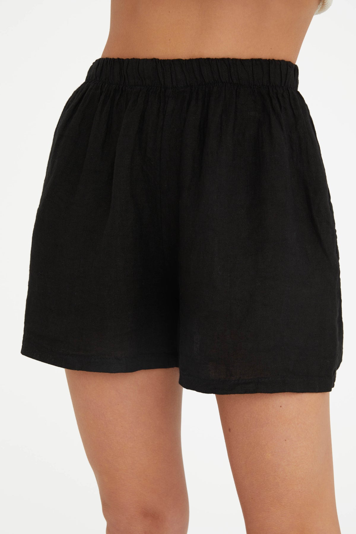 The Zion Linen Shorts in Black